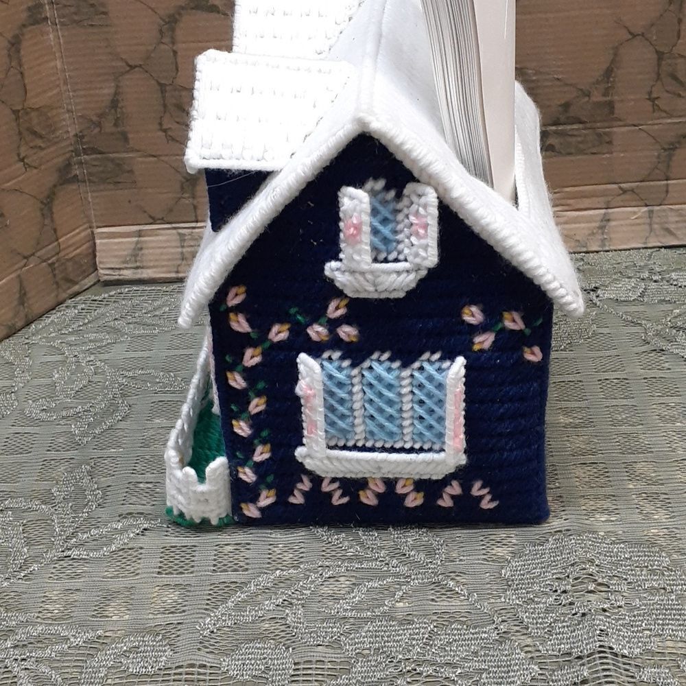 2 STORY COTTAGE HANDMADE PLASTIC CANVAS TISSUE STATIONARY ORGANIZER - Picture 4 of 7